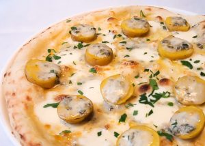 【フレンチ・イタリアン青山】スティルトンチーズとインカのめざめのピザ