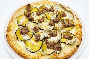 俺のイタリアン吉祥寺：オーストラリア産仔羊と茄子のピッツァ クミン風味