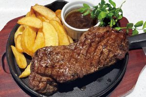 俺のイタリアン新宿：オーストラリア産サーロインの1ポンドステーキ〜バルサミコソース〜