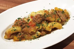 俺のイタリアン新潟古町：仔羊肩肉とパプリカのラグーソース～リガトーニ～