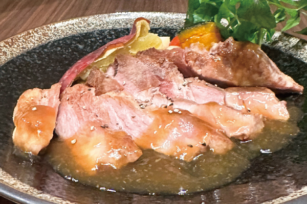 鹿児島県北薩摩産黒豚のロースト ハチミツと生姜のソース