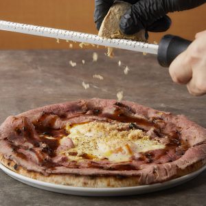 俺のイタリアンPIZZERIA銀座コリドー街_松阪牛のロッシーニピッツァ