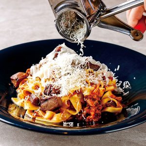 俺のイタリアン銀座_山盛りチーズとゴロゴロ牛タンのボロネーゼ