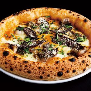 俺のイタリアンテラス恵比寿_松阪牛のソテーとイタリア産ポルチーニ茸のトマトクリームピッツァ